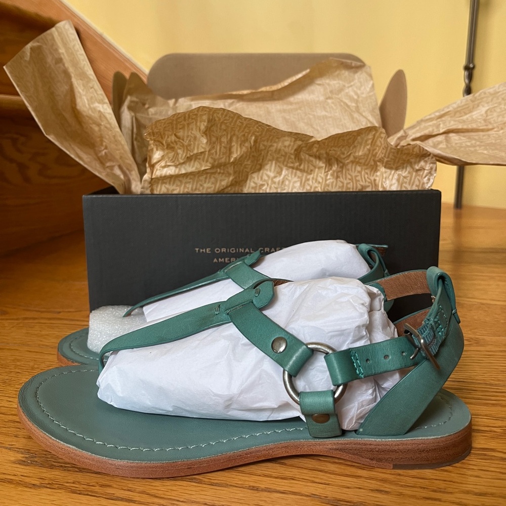 BRAND NEW size 6.5 frye turquoise rachel ring t strap sandal